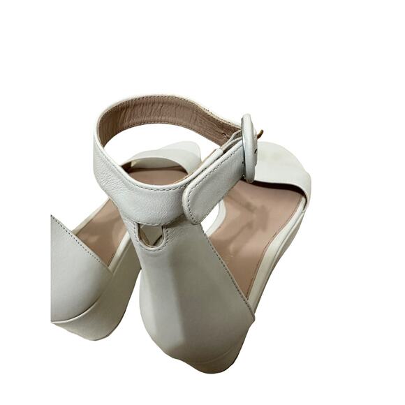 Stuart Weitzman white capri platform sandals size 10 - Picture 6 of 9